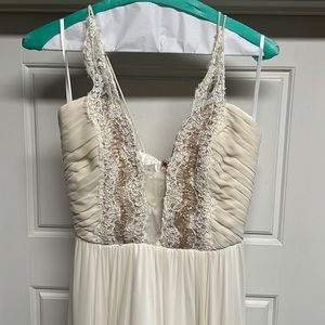Canadian Designer- Truvelle Nicolet Wedding Dress size: 10
